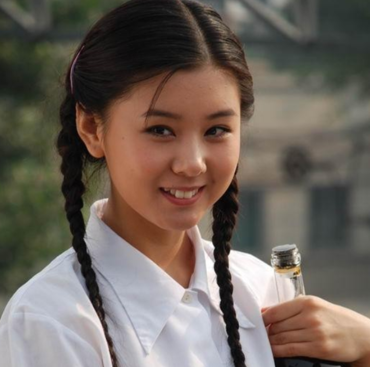 李小萌资料 ：嫁王雷10年生两子，37岁身材好似少女，出道20年不接吻戏