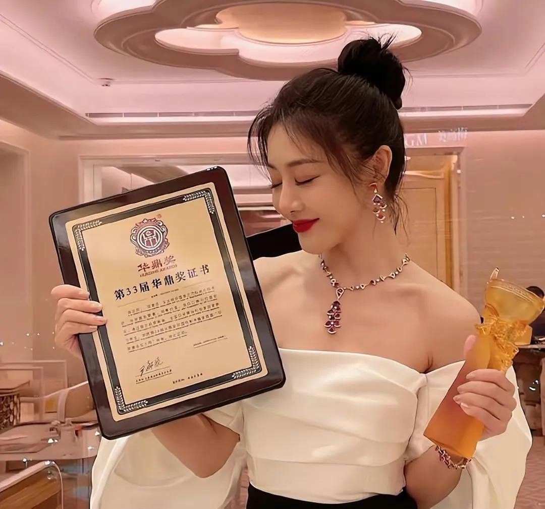 影后“小姨妈”邓家佳个人简介