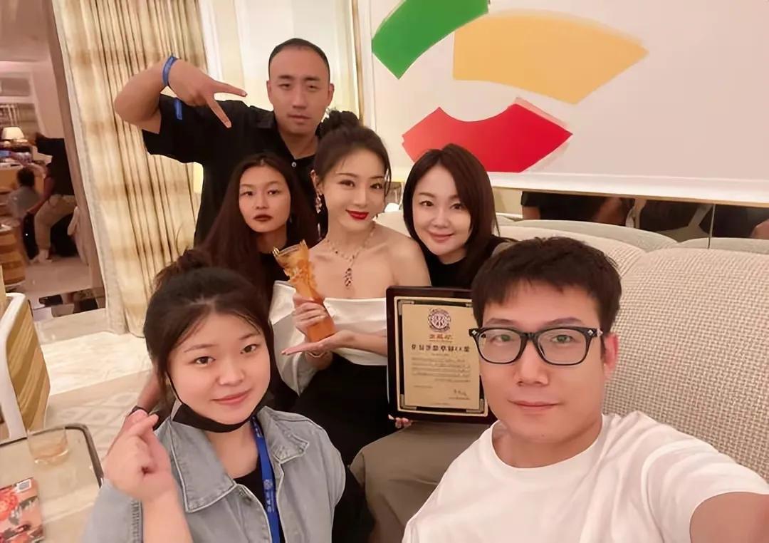 影后“小姨妈”邓家佳个人简介