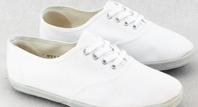 小白鞋用84消毒液泡黄了怎么办