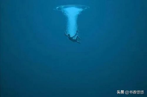 跳水失败脸摔两半图,胆小慎入(外国跳水失败脸摔两半)-第1张图片-