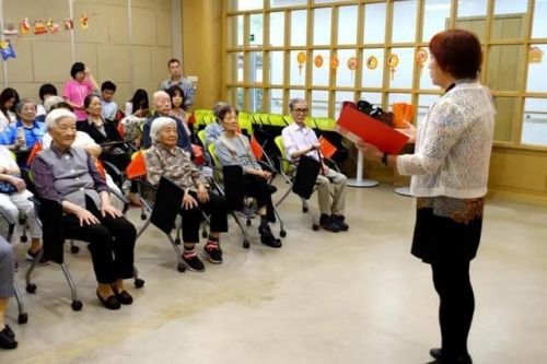 庆祝国庆诗歌朗诵稿_庆祝国庆诗歌朗诵-第1张图片-