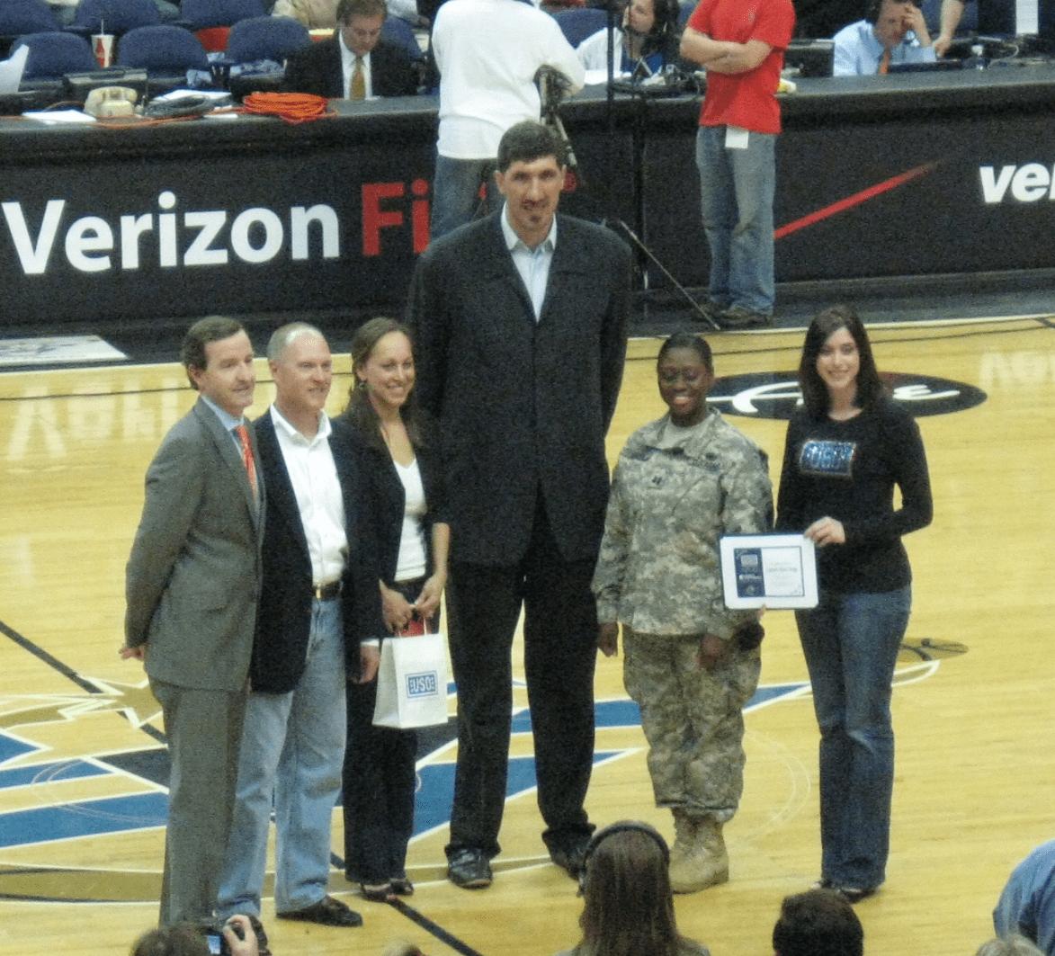 全世界最高的十个人（世界上最高的人叫什么名字）