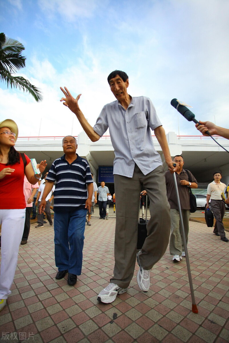 全世界最高的十个人（世界上最高的人叫什么名字）