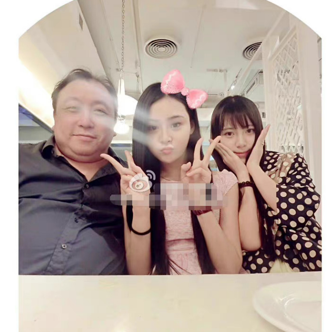 张颖颖整容前后照被扒，原名张颖曾做嫩模，还跟王晶亲密合影