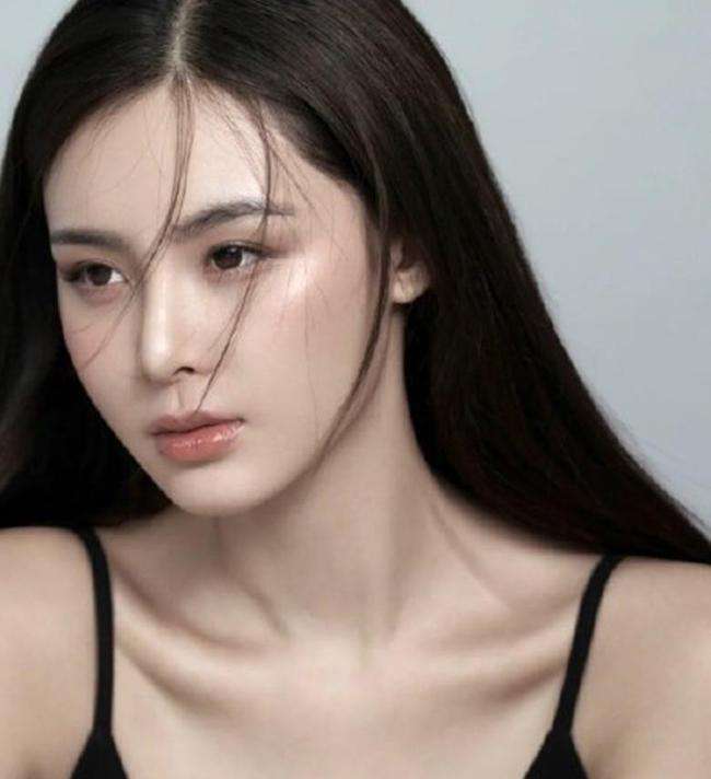 张颖颖整容前后照被扒，原名张颖曾做嫩模，还跟王晶亲密合影