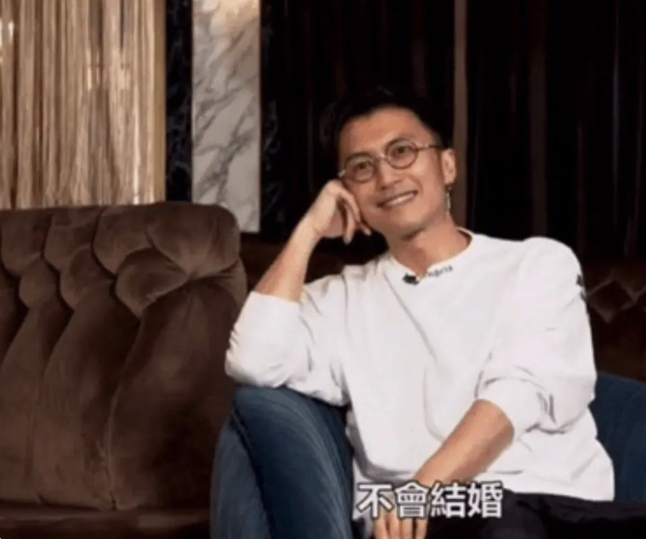 王菲谢霆锋罕见秀恩爱！网友表示：复合九年了，他们怎么还不结婚？