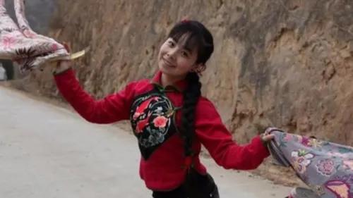 国家一级演员王二妮买不起房回归农村放牧耕作？引发网友质疑热议