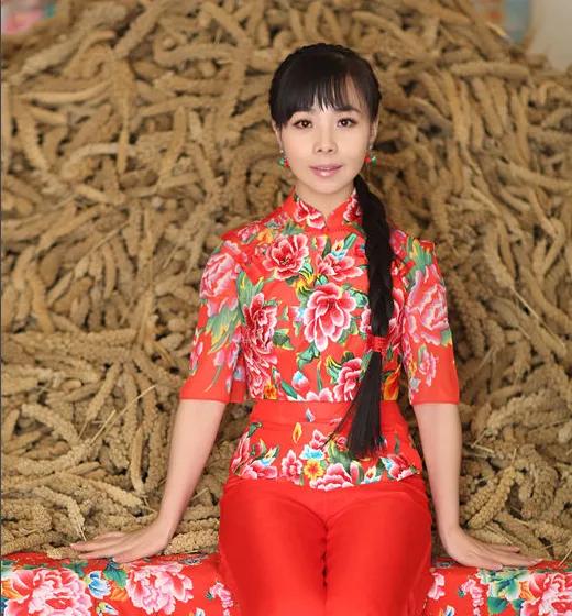 国家一级演员王二妮买不起房回归农村放牧耕作？引发网友质疑热议