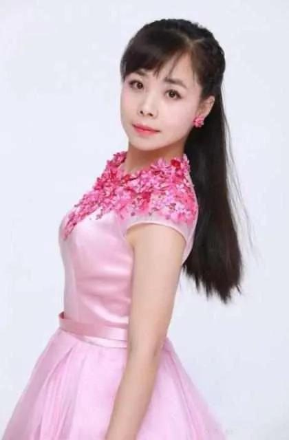 国家一级演员王二妮买不起房回归农村放牧耕作？引发网友质疑热议