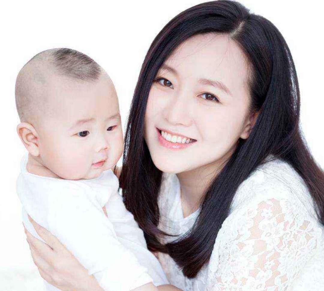 女儿潘阳出嫁后，潘长江曾被“亲情空巢综合征”撞了一下腰