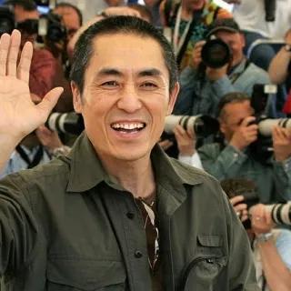 风流张艺谋：28岁和初恋结婚，37岁出轨22岁巩俐，49岁娶18岁陈婷