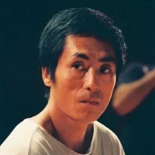 风流张艺谋：28岁和初恋结婚，37岁出轨22岁巩俐，49岁娶18岁陈婷