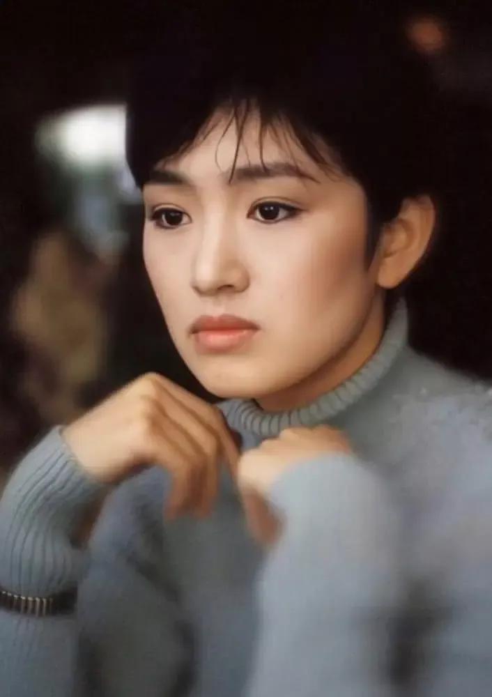 风流张艺谋：28岁和初恋结婚，37岁出轨22岁巩俐，49岁娶18岁陈婷