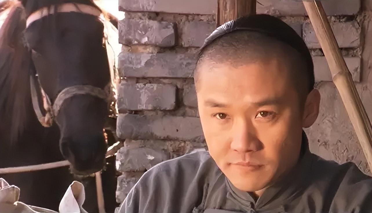 离婚后忍不住流泪，想儿子想得睡不着，如今53岁的黄志忠仍单身