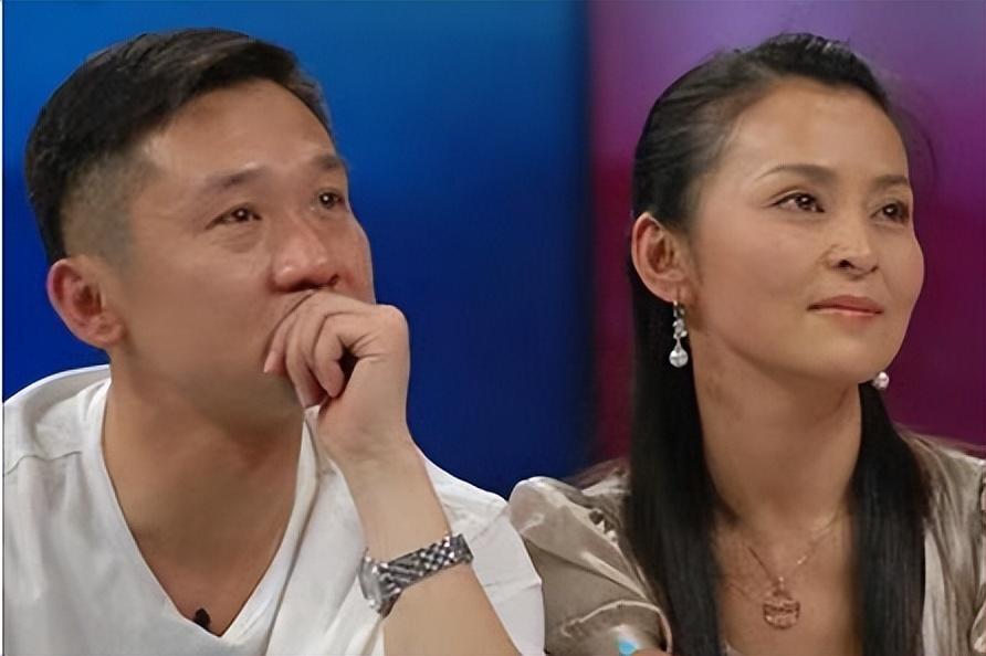 离婚后忍不住流泪，想儿子想得睡不着，如今53岁的黄志忠仍单身