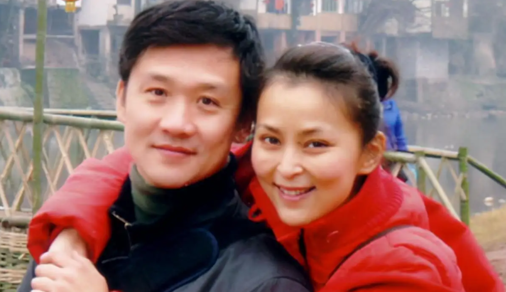 离婚后忍不住流泪，想儿子想得睡不着，如今53岁的黄志忠仍单身