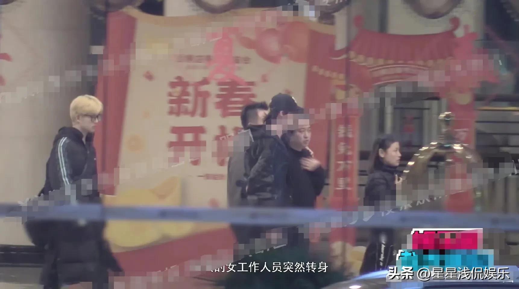 刘宇宁与贾士凯聚餐，搂着对方肩膀关系亲密，粉丝猜测演唱会要来