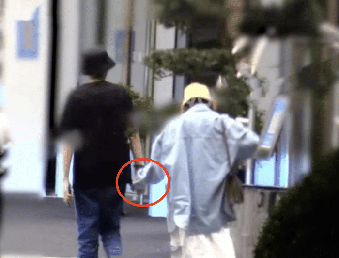 唐艺昕晒35岁庆生照，疑获张若昀送樱桃蛋糕，老公视角下笑容甜美