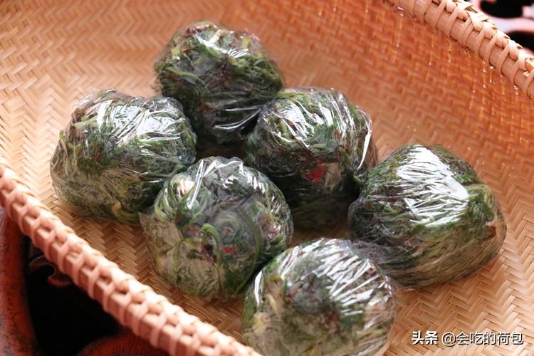 端午节门口挂艾草什么意思怎么放-（门口挂艾草的寓意和象征）