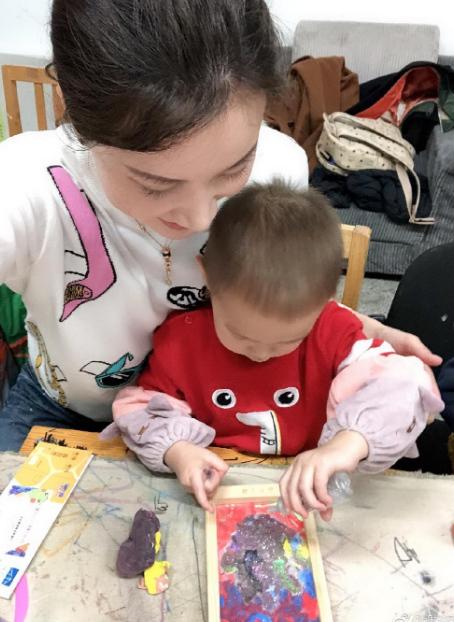 林丹罕见与谢杏芳秀恩爱，为妻庆生送奢华大礼，别墅内景曝光