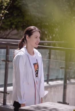 林丹罕见与谢杏芳秀恩爱，为妻庆生送奢华大礼，别墅内景曝光