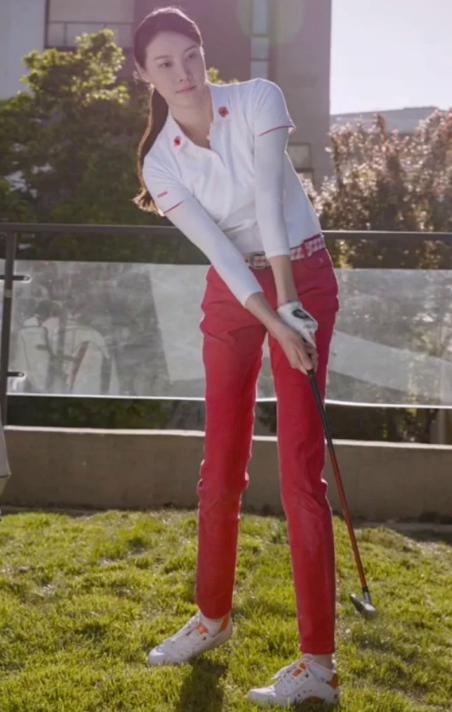 林丹罕见与谢杏芳秀恩爱，为妻庆生送奢华大礼，别墅内景曝光