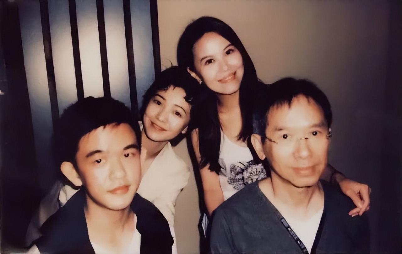 《乘风破浪3》里，郭采洁回忆妈妈难产去世，一幅画让网友泪目