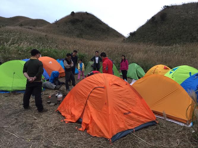 1、自驾要注意安全,因为在南山,山路陡峭,交通事故频繁,如果是自驾去南山露营,一定要注意安全。