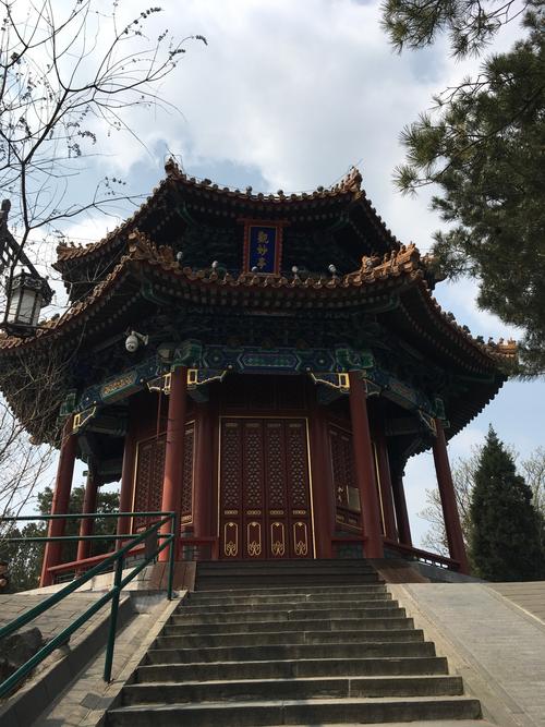 第三天：景山公园——颐和园--北海公园