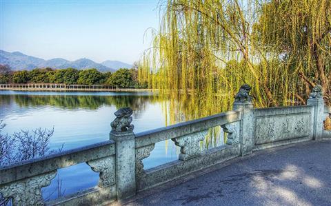 第三天：苏州·西湖龙井茶—拙政园—中国博览馆—陆稿荐博物馆—苏堤春晓—三潭印月；