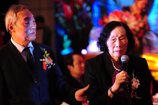 民国大师徐悲鸿58岁因病逝世，留下4个子女，后来如何？