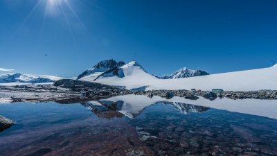​南极点的四周指向什么方向(站在南极点上所有方向都是什么)