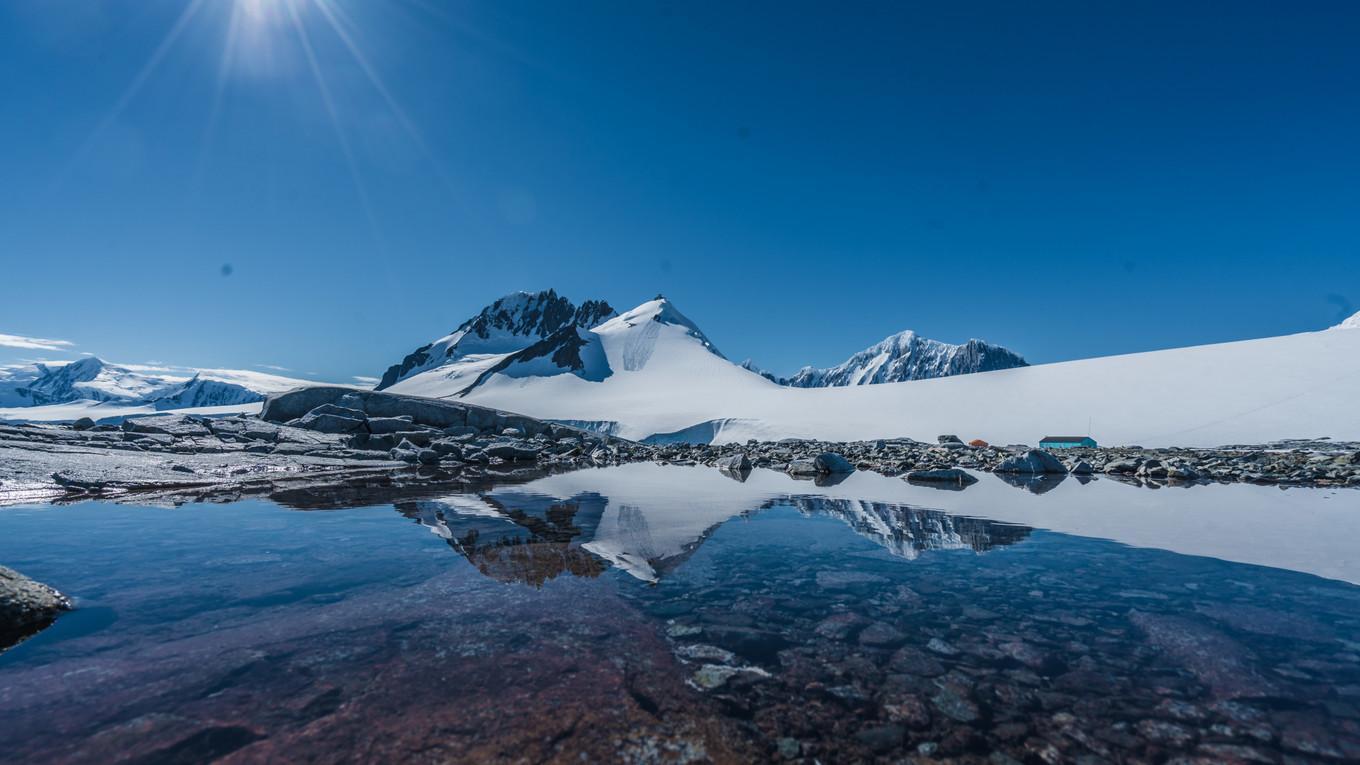 南极点的四周指向什么方向(站在南极点上所有方向都是什么)