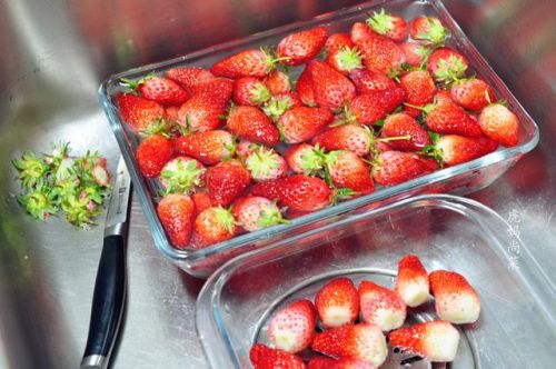 草莓酱怎么吃多种吃法？自己熬的草莓酱怎么吃-第1张图片-