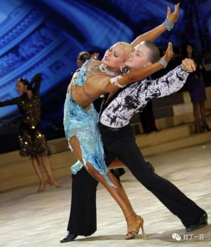 桑巴舞基本步名称，桑巴舞基本步教学分解动作-第1张图片-