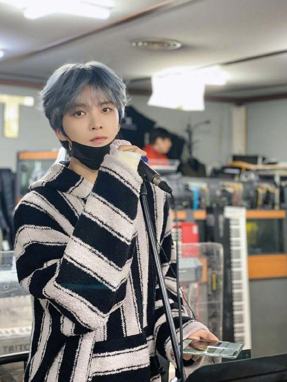 80cm金在中，身穿红色格子西装，不愧是撕漫男"