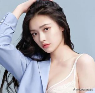 ​林允为周星驰庆生，网友感叹：这样的友情难得一见