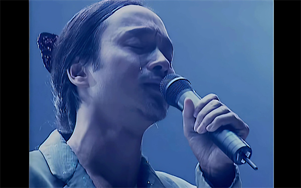 张国荣后期眼神为什么变了(张国荣后期容貌变了)