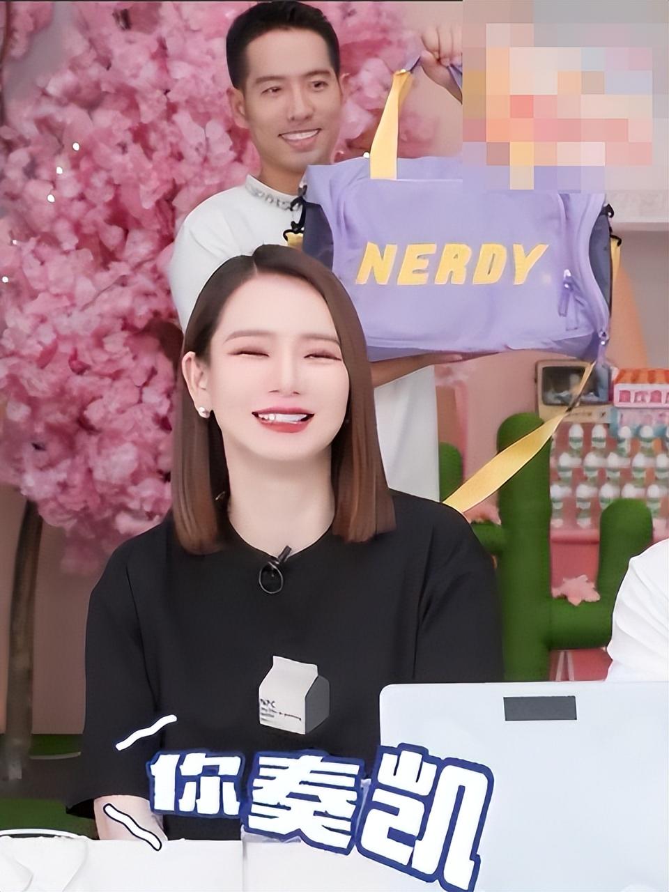 戚薇怀二胎直播，曝体重暴涨20斤远超李承铉，看到体重秤连说害怕