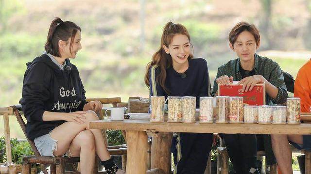 戚薇参加《向往的生活》，打破女明星的禁忌，胆子真大，不愧是哥