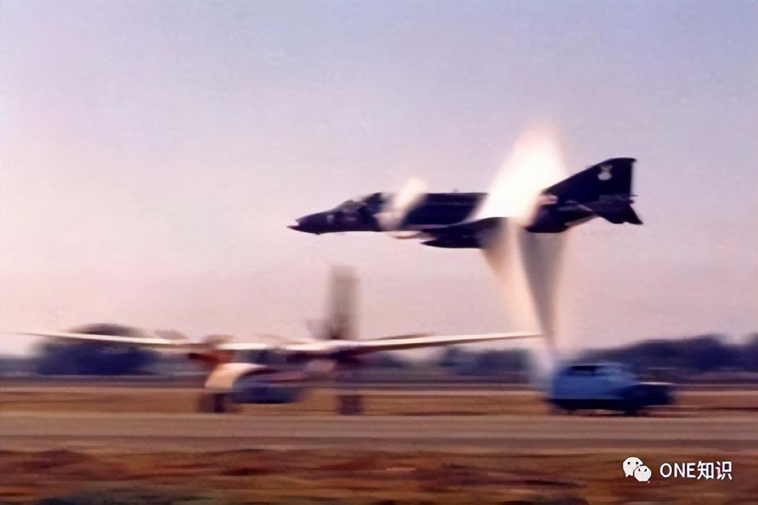 飞机音爆是什么原因产生的(飞机音爆有什么危害)