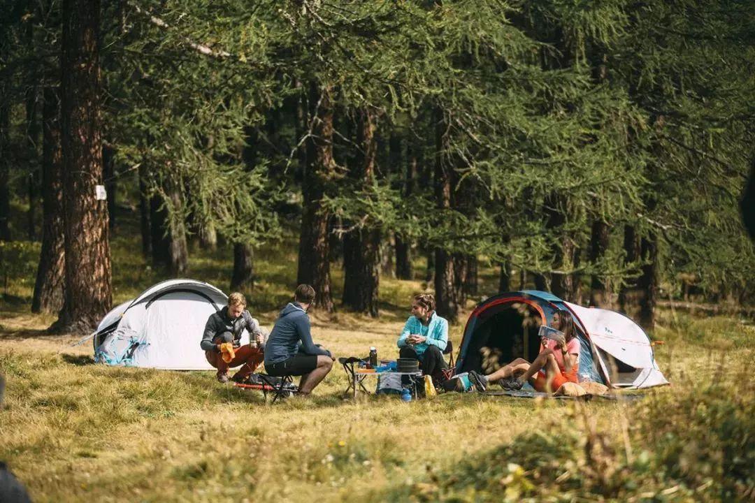 4、在露营中要注意住宿，需要给营帐留有足够的空间。