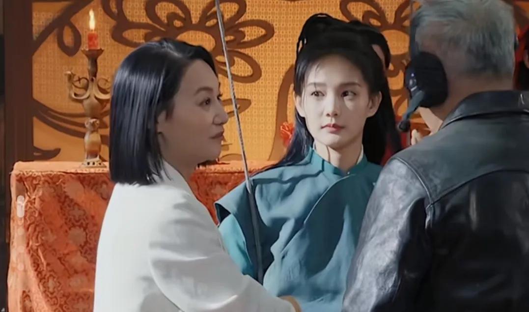 饰演《狂飙》女主走红，不顾腰伤吊威亚，李一桐颜值，演技超赞