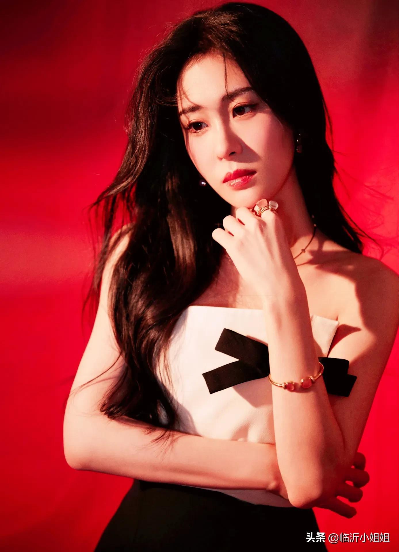 性感靓丽的美女歌手张碧晨，颜值与才华并存，让人羡慕