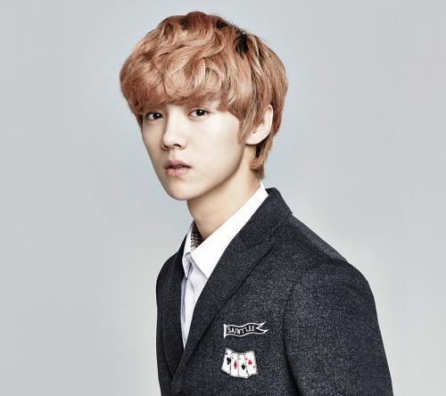 鹿晗关晓彤街头亲密互动，亲亲抱抱不断，深夜搭同一辆车离开