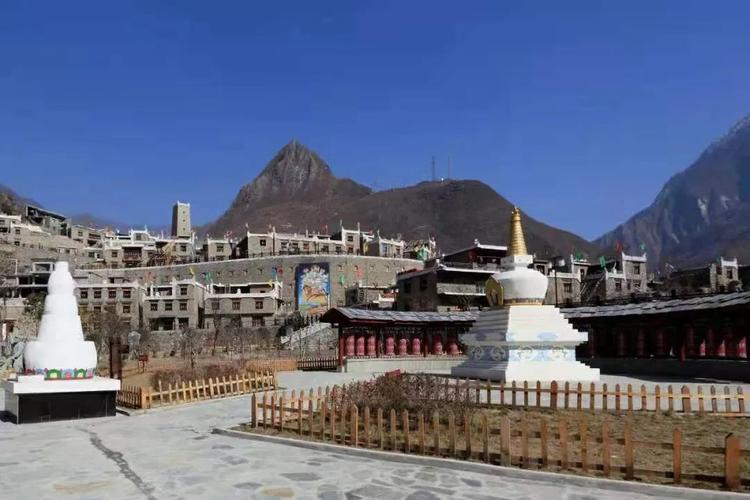 第二天：成都-金川-卧龙-阿坝藏羌风情线