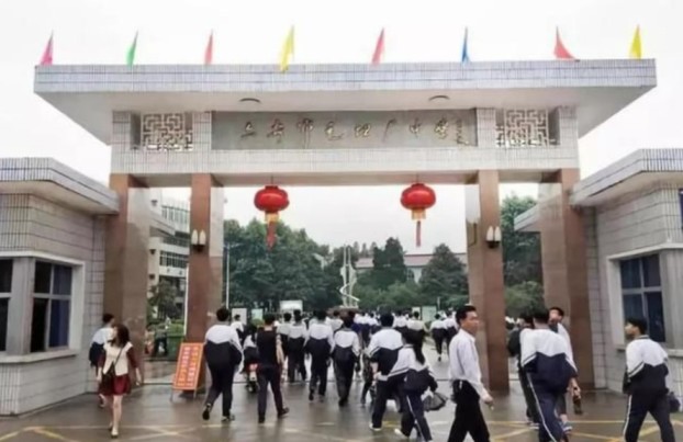 亚洲最大的高中是哪所学校，毛坦厂中学为什么这么出名