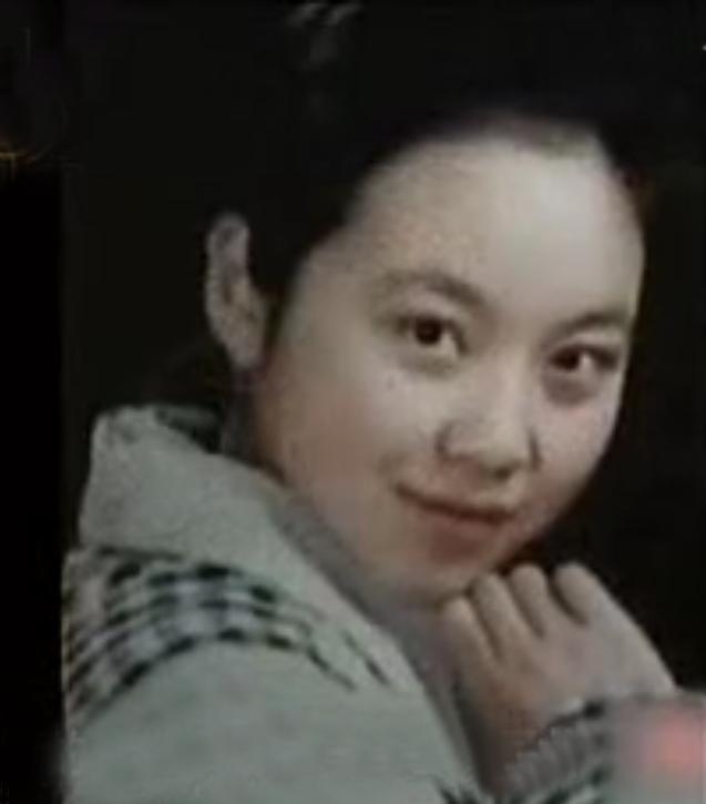 闫妮离婚了?（当红女星闫妮离婚16年）(2)