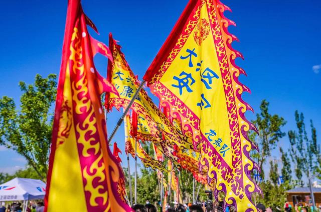 2.都江堰龙舟队（龙舟队：西河山南村）